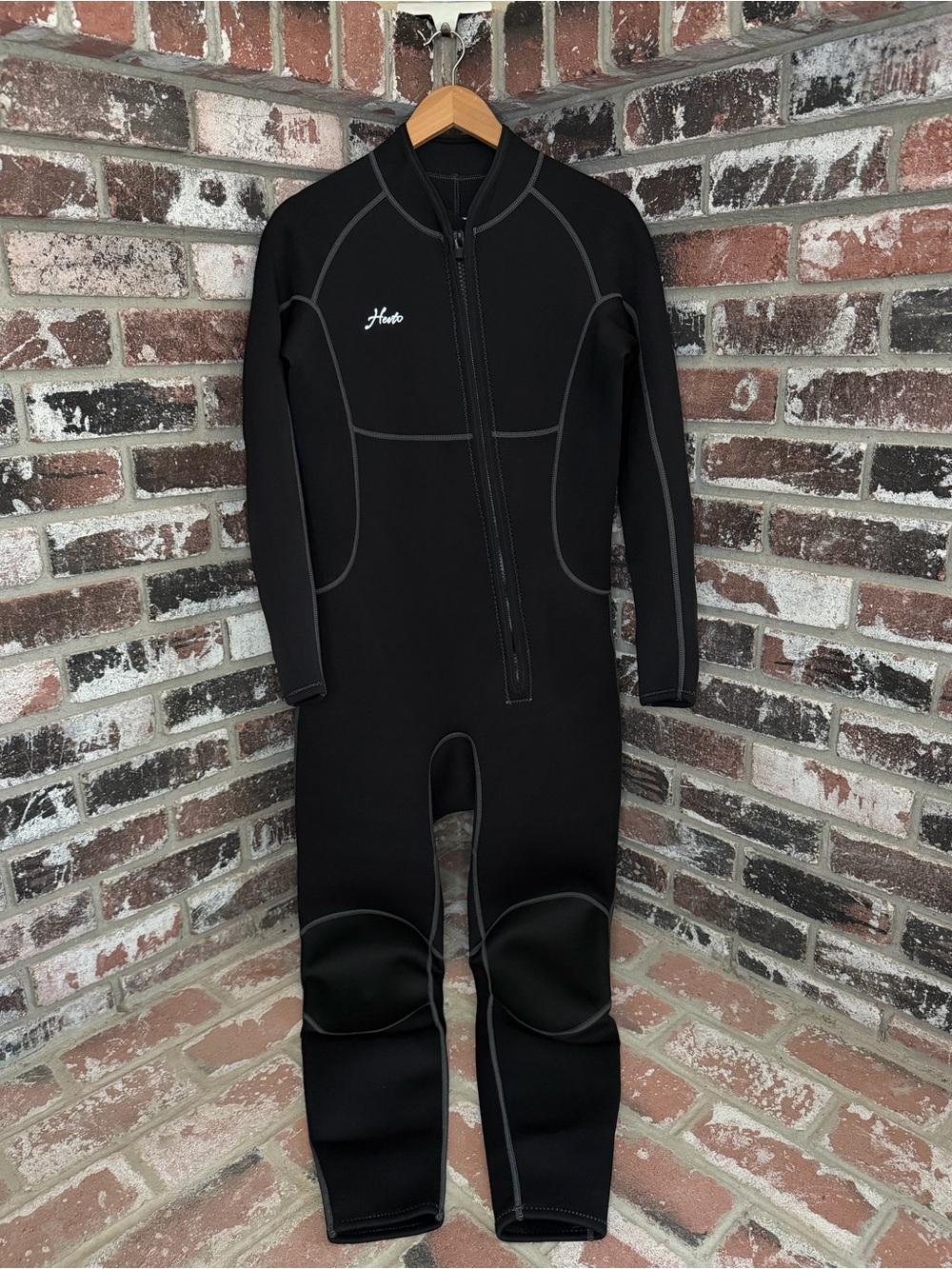 Hevto Men’s Wetsuit 3/2mm Black with Front Zip for Water Sports